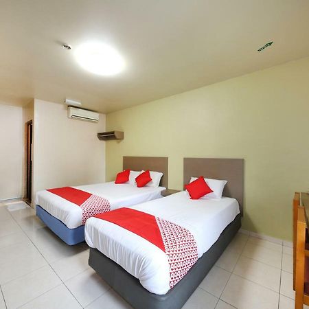 Oyo 434 Marbella Hotel Johor Bahru Bagian luar foto