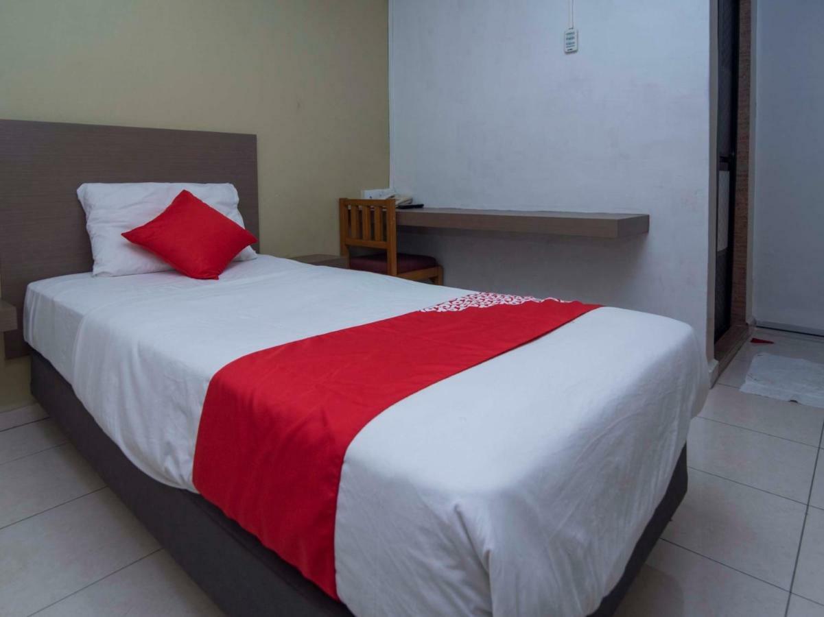 Oyo 434 Marbella Hotel Johor Bahru Bagian luar foto