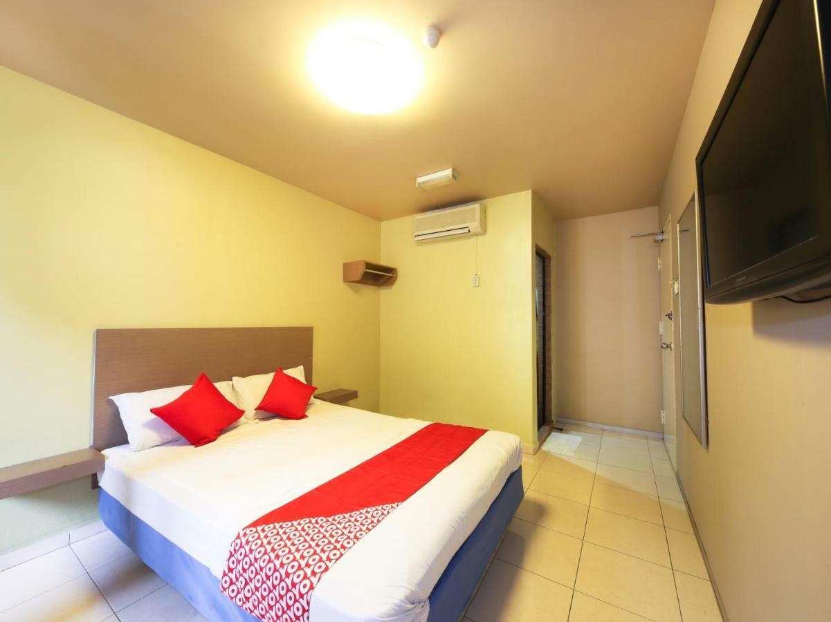Oyo 434 Marbella Hotel Johor Bahru Bagian luar foto