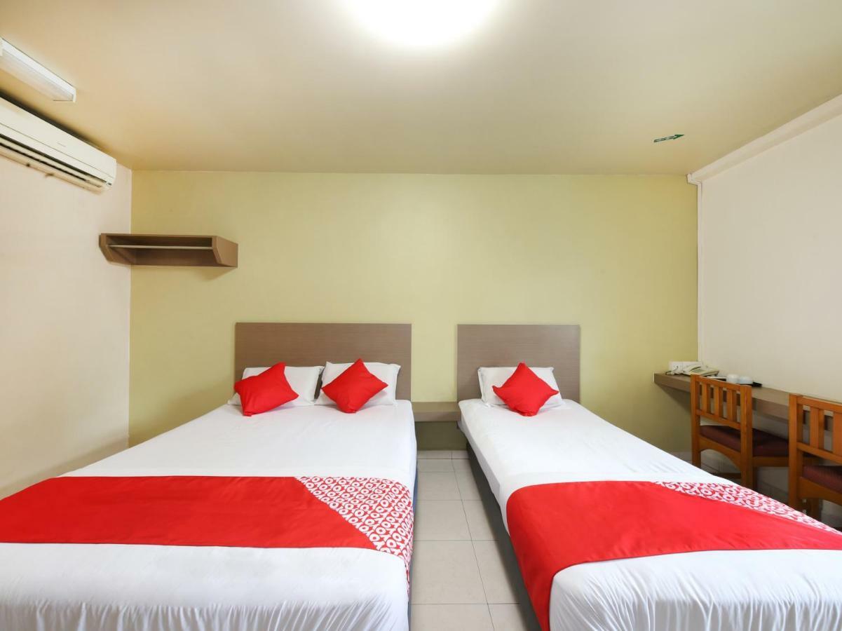 Oyo 434 Marbella Hotel Johor Bahru Bagian luar foto