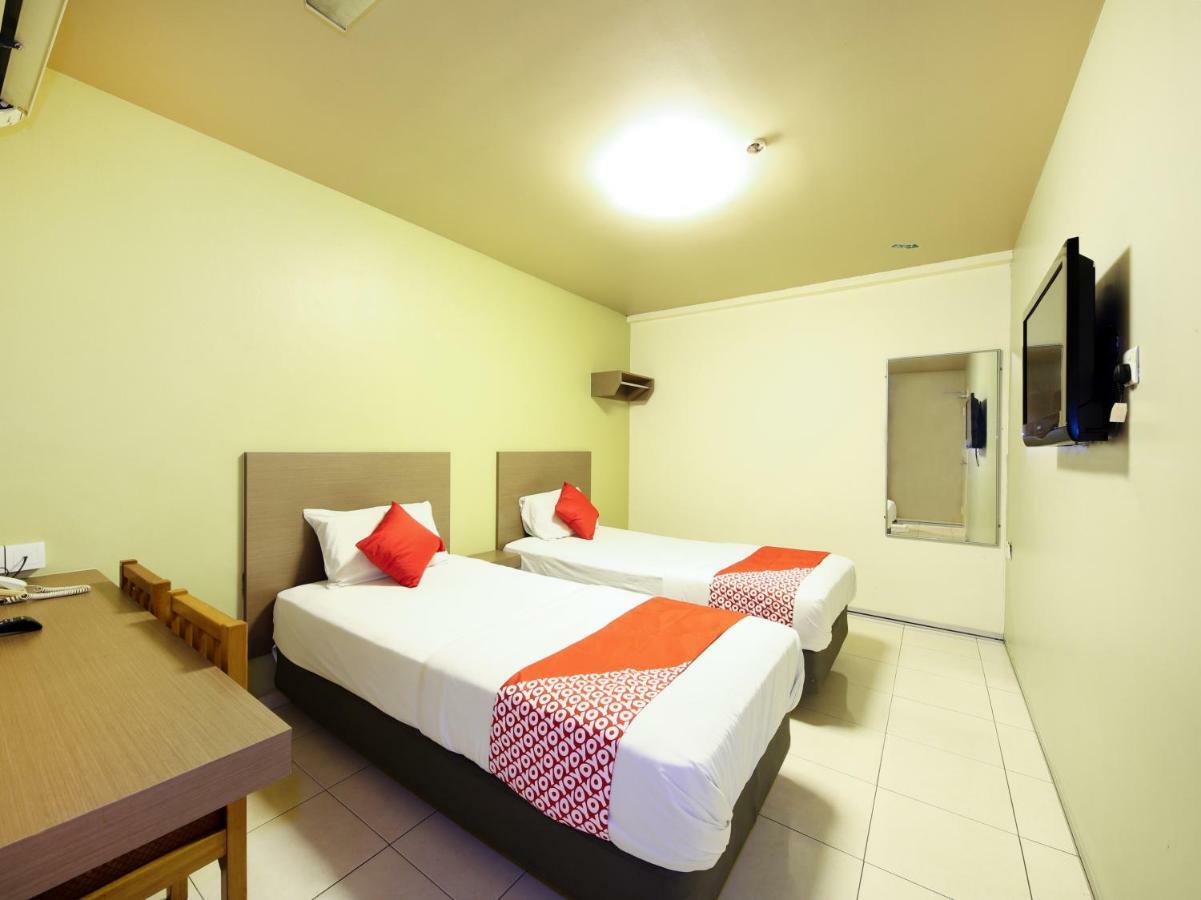 Oyo 434 Marbella Hotel Johor Bahru Bagian luar foto