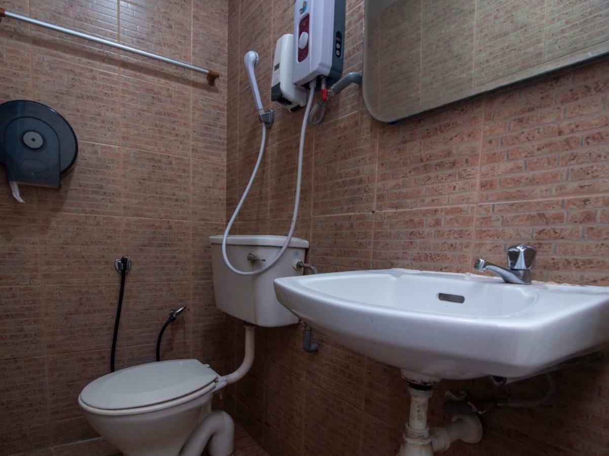 Oyo 434 Marbella Hotel Johor Bahru Bagian luar foto