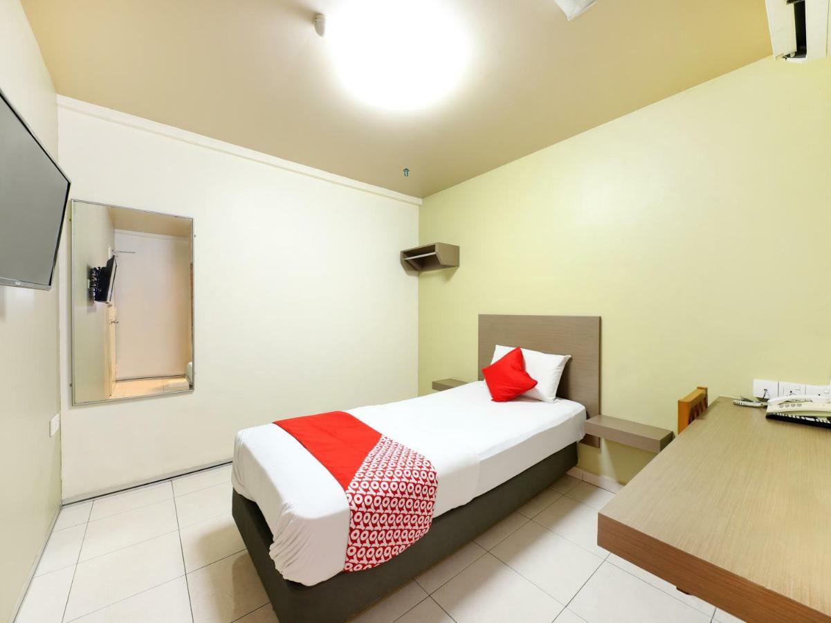 Oyo 434 Marbella Hotel Johor Bahru Bagian luar foto