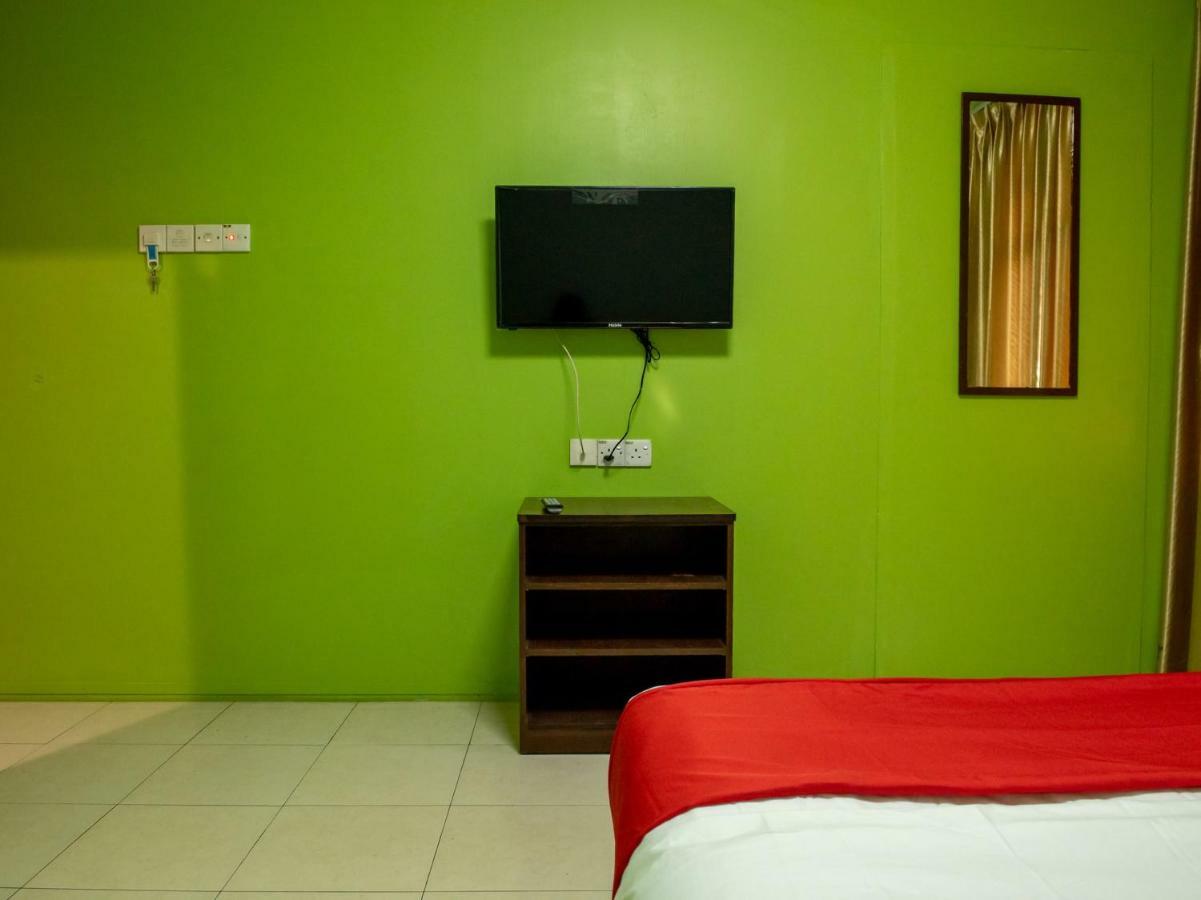 Oyo 434 Marbella Hotel Johor Bahru Bagian luar foto