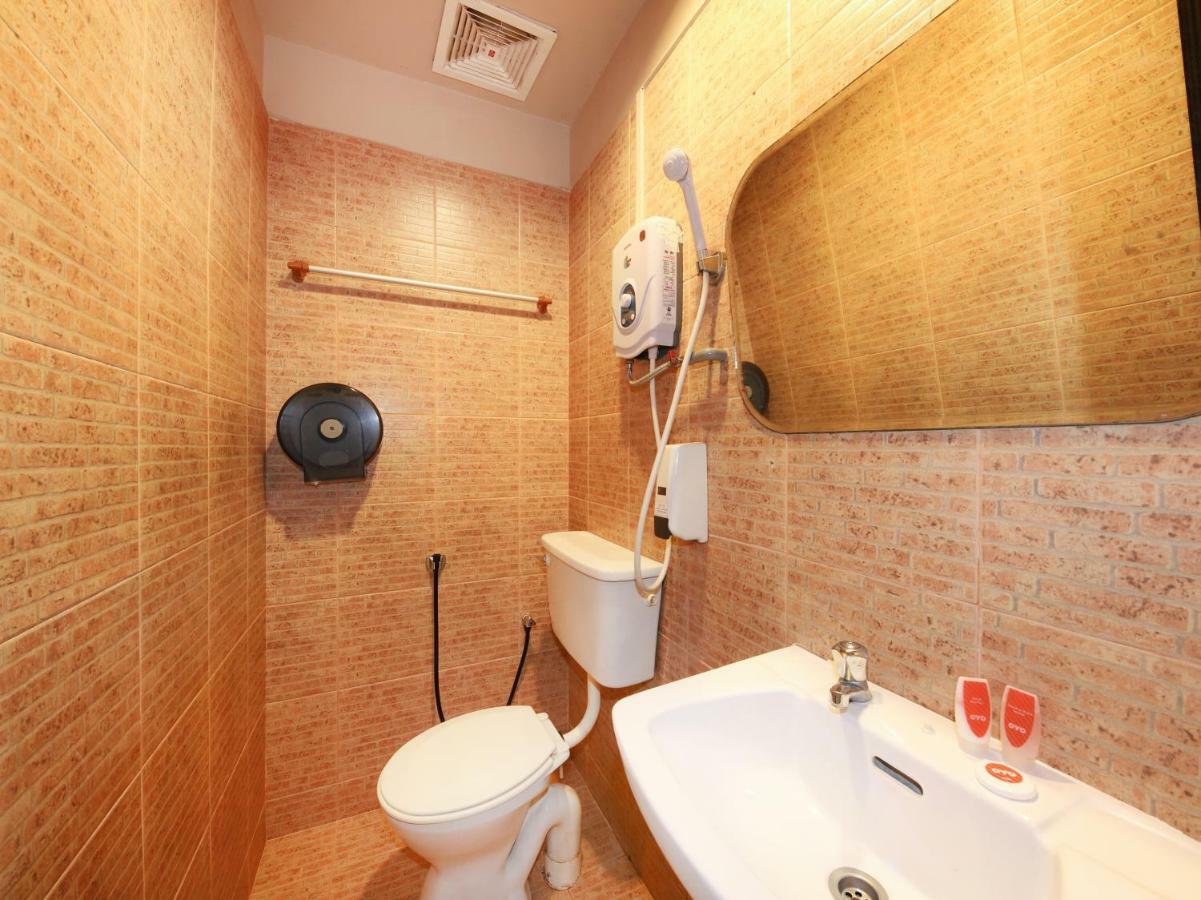 Oyo 434 Marbella Hotel Johor Bahru Bagian luar foto