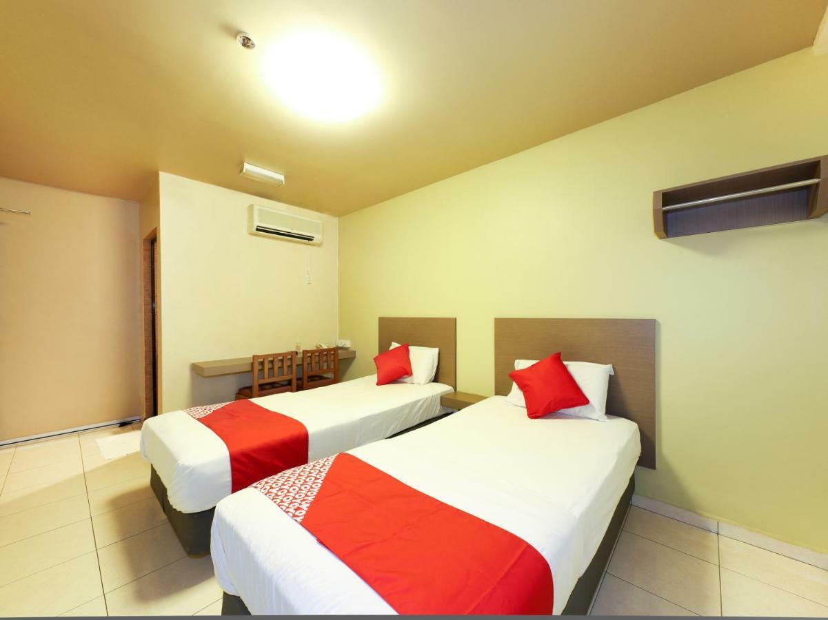 Oyo 434 Marbella Hotel Johor Bahru Bagian luar foto