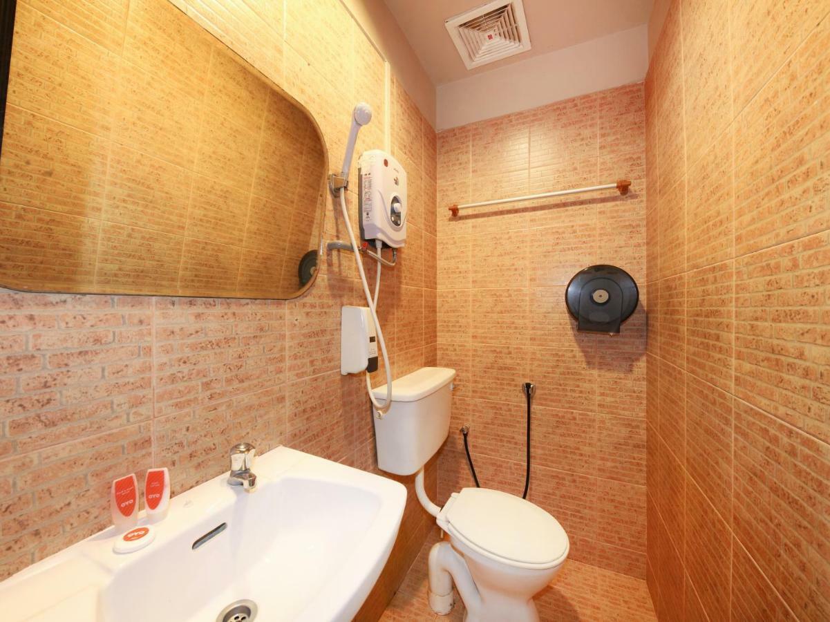 Oyo 434 Marbella Hotel Johor Bahru Bagian luar foto