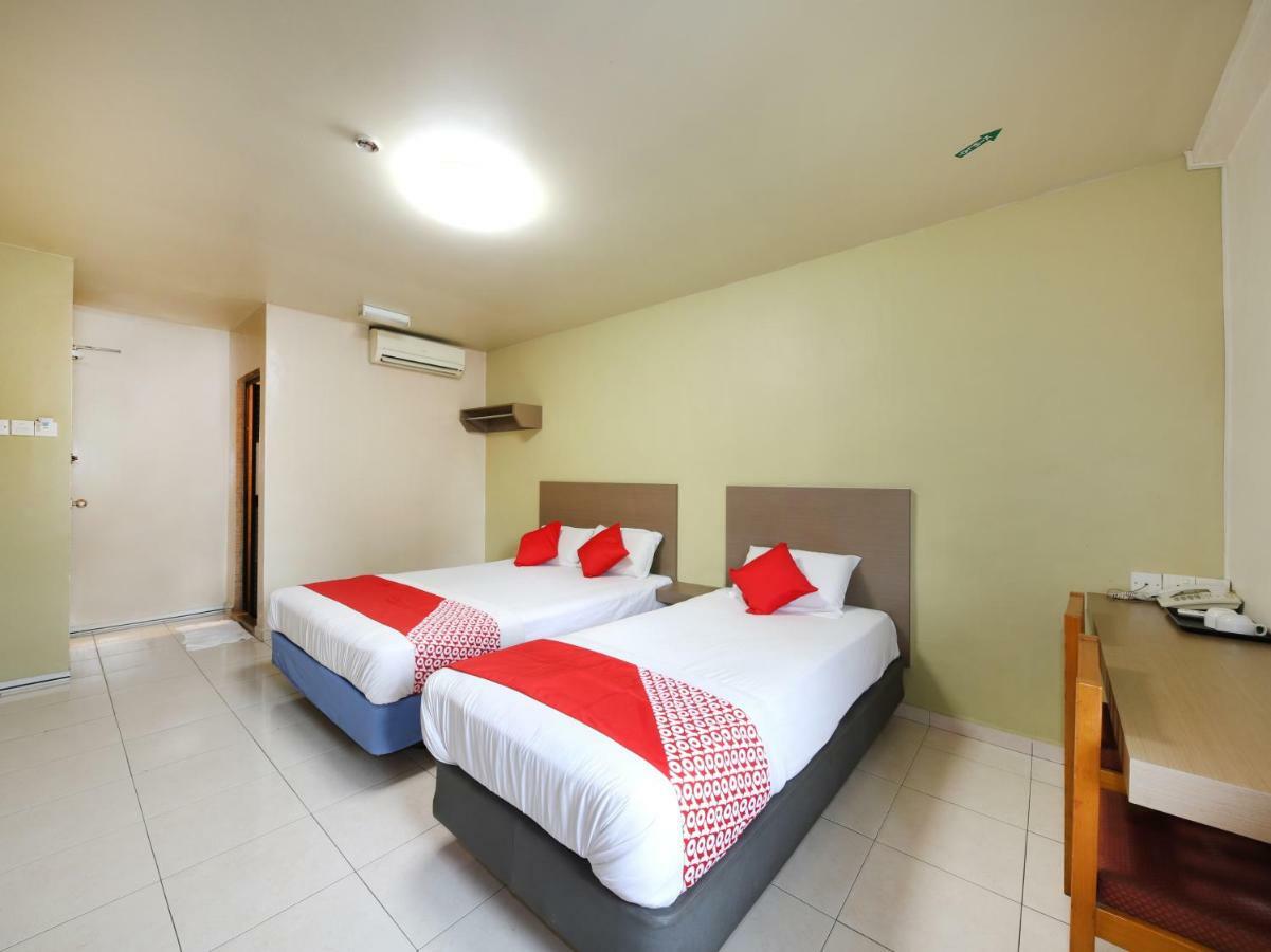 Oyo 434 Marbella Hotel Johor Bahru Bagian luar foto