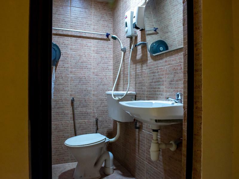 Oyo 434 Marbella Hotel Johor Bahru Bagian luar foto